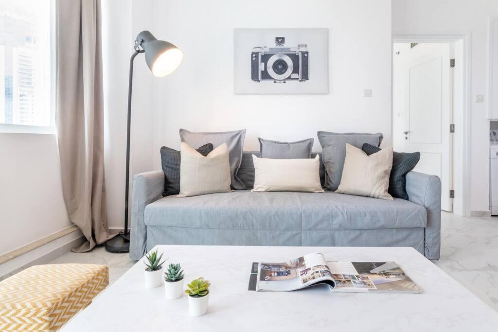 Cozy 1br Near Jbr With Sea View Pool Gym And Free Parking Apartment Dubai